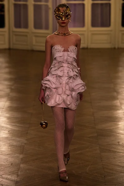 Look 19